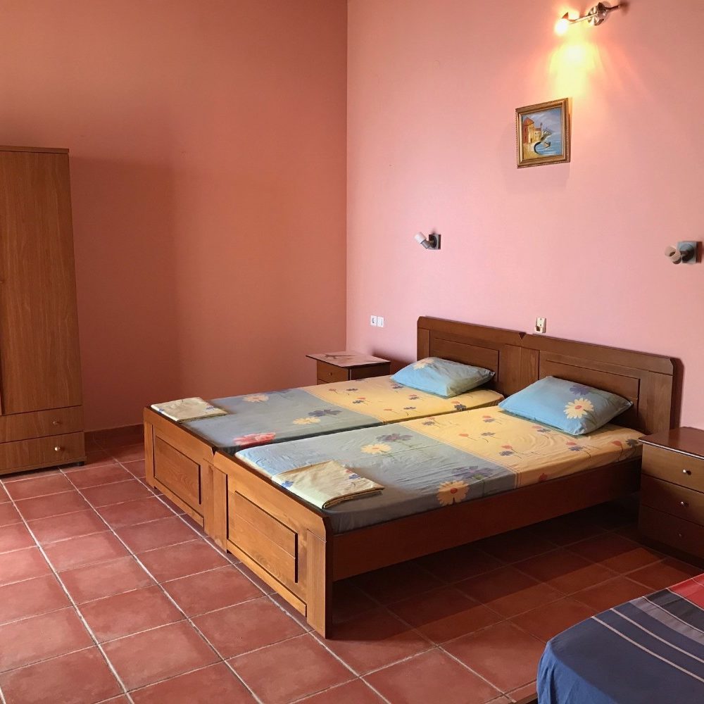 Three Stars-Family room